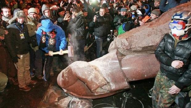 Киевляне просят установить памятник Бандере на месте Ленина