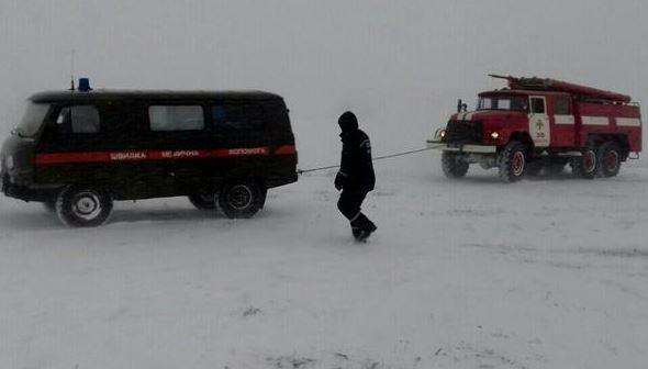 Непогода в Украине: В трех областях восстановлено движение на трассах