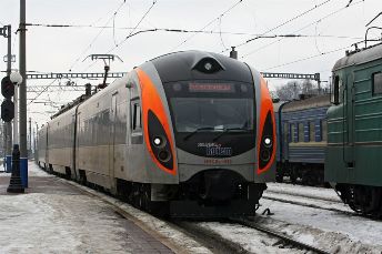 "Укрзализныця" сообщает об опозданиях нескольких поездов в связи со снегопадами