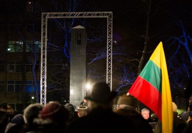 В Вильнюсе открыли обелиск в память о погибших в январе 1991 года
