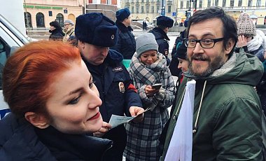 В России полиция задержала актрису театра за сцену самоубийства