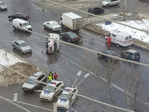 В Одессе машина «скорой» попала в аварию и перевернулась(фото)