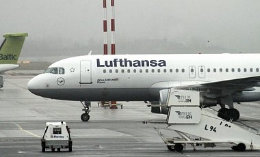Самолет Lufthansa совершил аварийную посадку в Москве