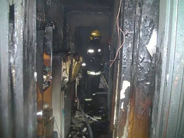Ночью в Харькове произошел пожар в многоэтажке: погибла 70-летняя хозяйка квартиры, ее 76-летний муж в реанимации(фото, видео)