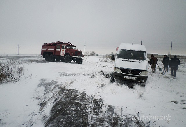 Рятувальники Полтавщини звільнили із замету автівку швидкої допомоги