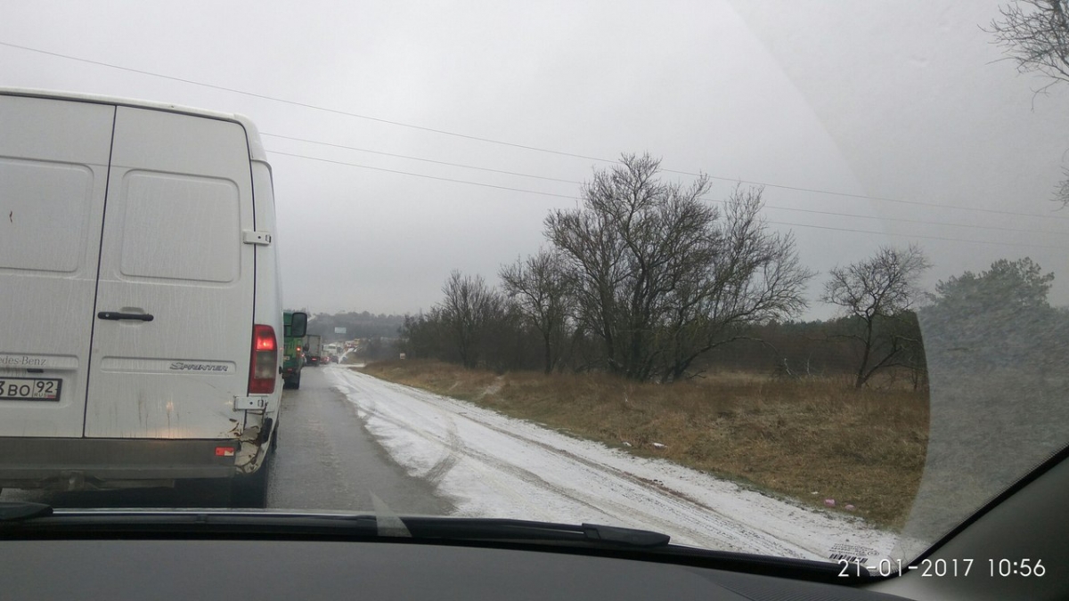 В Крыму и Севастополе "минус" и мокрый снег – на дорогах гололёд [фото]