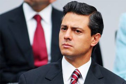 Президент Мексики отменил визит в США из-за спора о стене