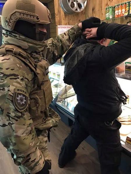 На встречу с «должниками» днепровский полицейский прихватил травматический пистолет(фото)