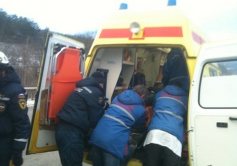 В Крыму столкнулись "шестерка", микроавтобус и грузовик – пострадали два человека [фото]