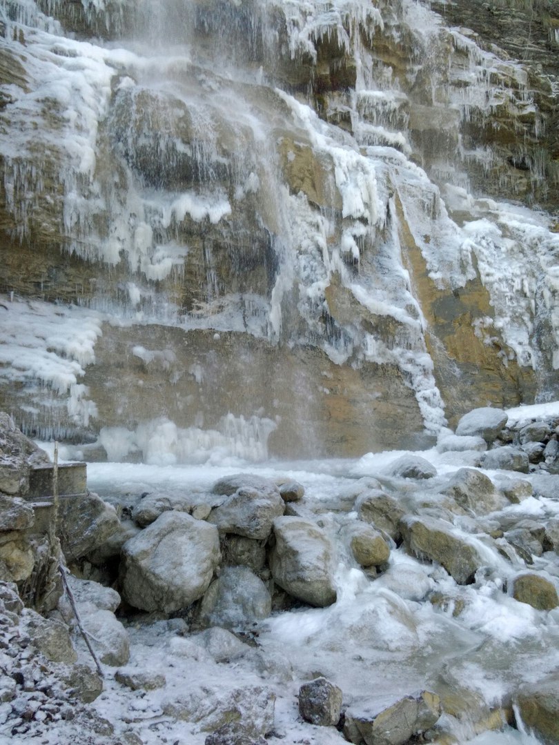 В Крыму замёрз самый высокий водопад [фотофакт]