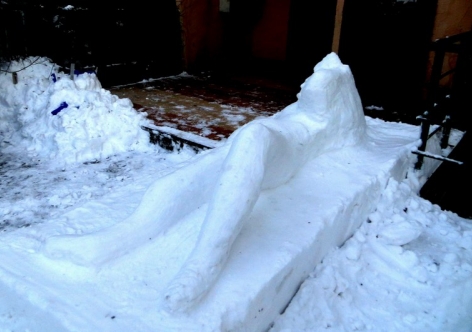 На ЮБК появились "Будда" и "Венера" из снега [фото]