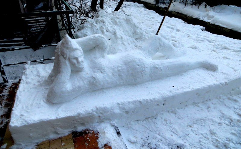 На ЮБК появились "Будда" и "Венера" из снега [фото]