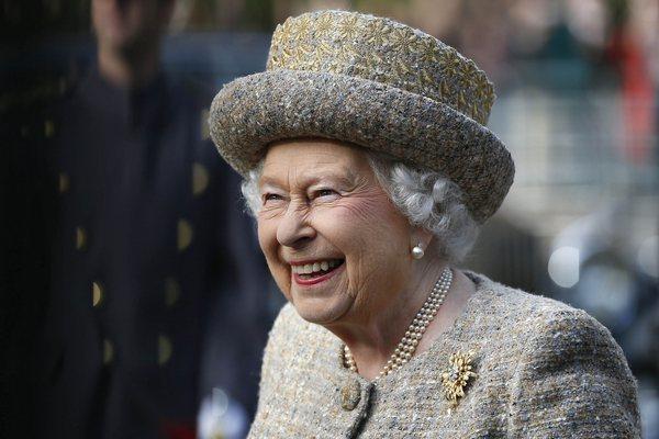 Королева Елизавета II удачно "спаивает" британцев собственным вином