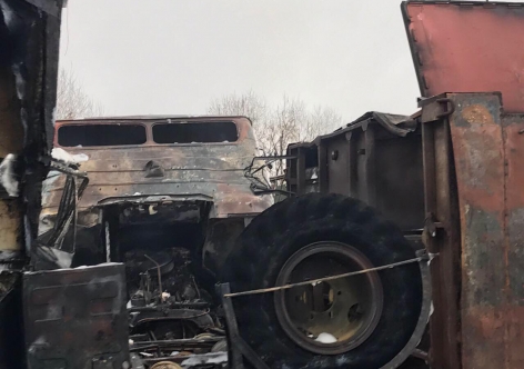 В ДТП на крымской трассе загорелся грузовик [фото]