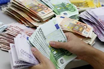 Eurostat: минимальная зарплата в Люксембурге - 1999 евро, в Болгарии - 235 евро