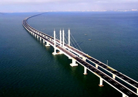 Строители Крымского моста устанавливают на опоры 200-тонные пролеты [видео]