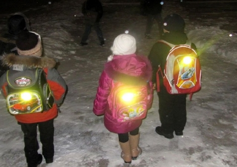 "Почта Крыма" подарит школьникам светящиеся значки