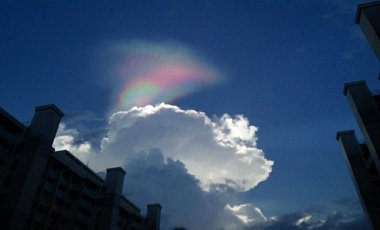 В небе над Сингапуром свидетели засняли "огненную радугу"