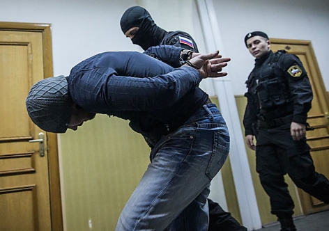 Десять крымчан взяты за митинг во времена обыска в доме их знакомого