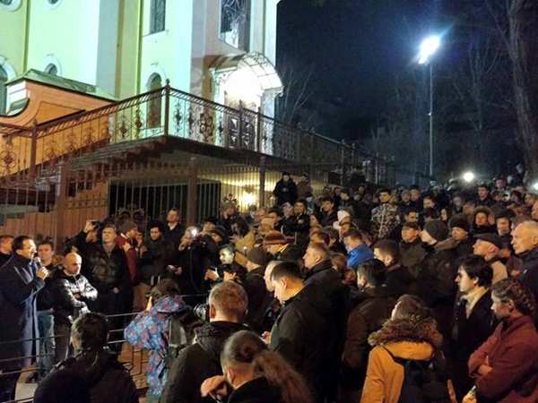 Под судом, где будет Насиров, собираются люд(фото)