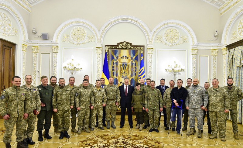 Якби не добровольці, то не відомо як би склалась пай України – Президент привітав із Днем українських добровольців