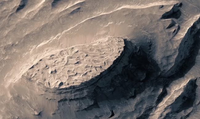 #видео дня | Невообразимо красный полёт над поверхностью Марса