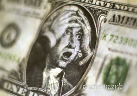 В Крыму стремительно бросаются курсы доллара и евро