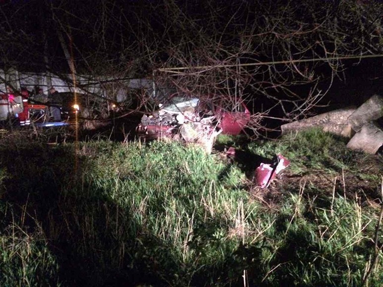 В Крыму ночью погиб водитель ВАЗа, потерпели двое пассажиров [фото]