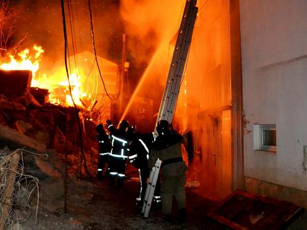 В Одессе – масштабный пожар: сгорели 15 дачных домов(фото)