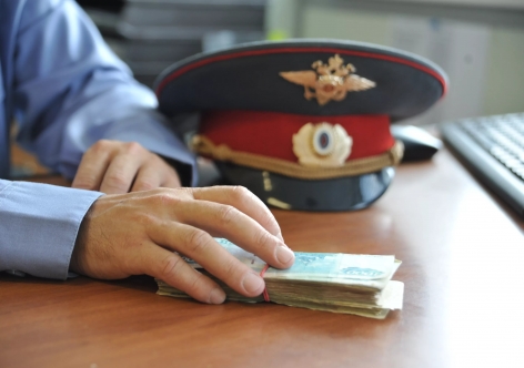 Замначальника отдела симферопольской полиции влип на 100-тысячной взятке
