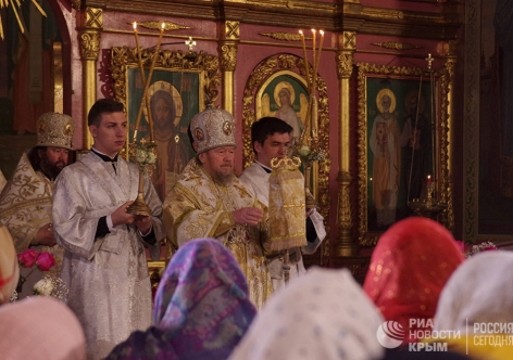 Православный мир отмечает Пасху - в Крым забросят благодатный жар [фото, видео]