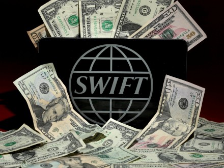 В SWIFT доложили, что не будут отключать Россию от банковской сети
