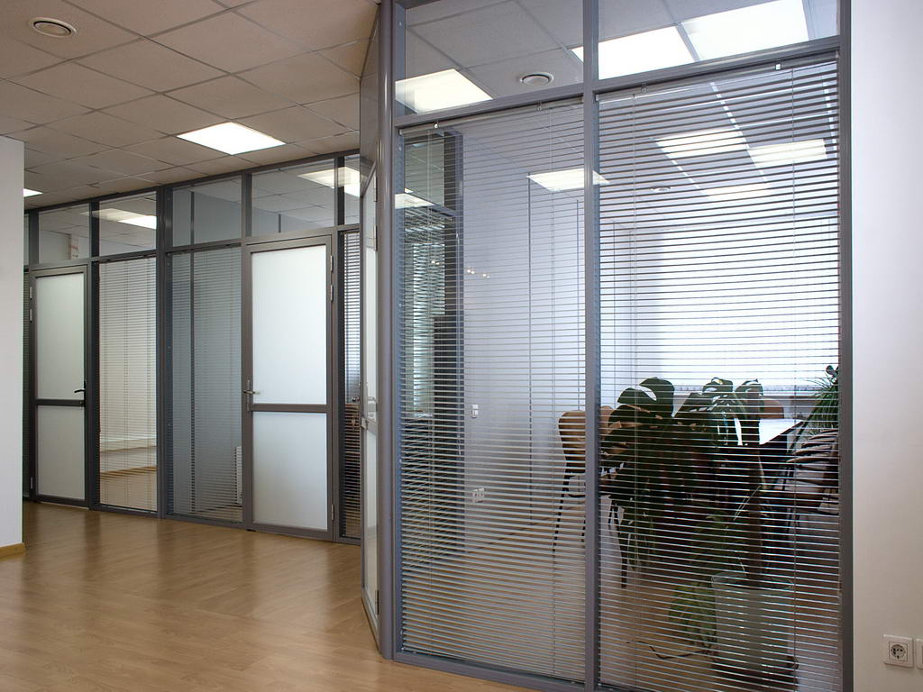 Офисные двери межкомнатные, стеклянные, металлические, пластиковые, алюминиевые