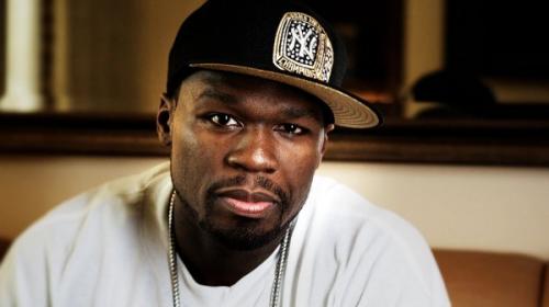Рэпер 50 Cent случайно ударил поклонницу кулаком в грудь
