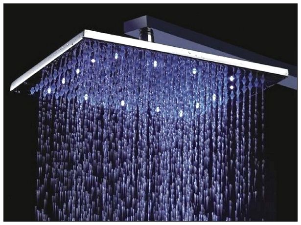 Приятная подсветка и струи дождя превратят вечерний душ в настоящее приключение.