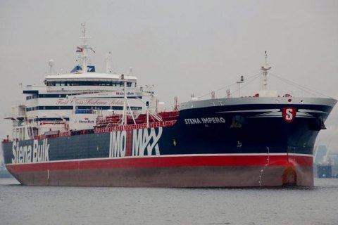 Лондон и Берлин призвали Иран безотлагательно освободить застопоренный в Ормузском проливе танкер
