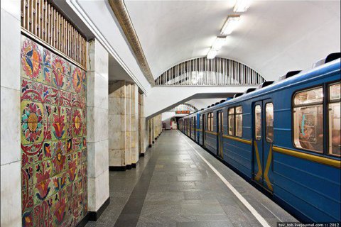 Киевский метрополитен закрывал станции "Крещатик", "Театральная" и "Университет"(освежено)