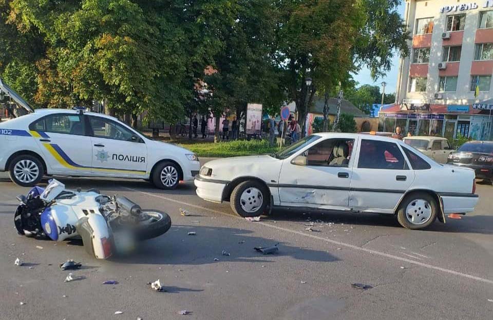 Вісті з Полтави - У Миргороді легковик збив мотоцикліста — чоловік потрапив до лікарні