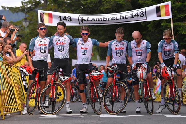 Пелотон проехал нейтрализованный этап на «Туре Польши» в память о погибшем Бьорге Ламбрехте