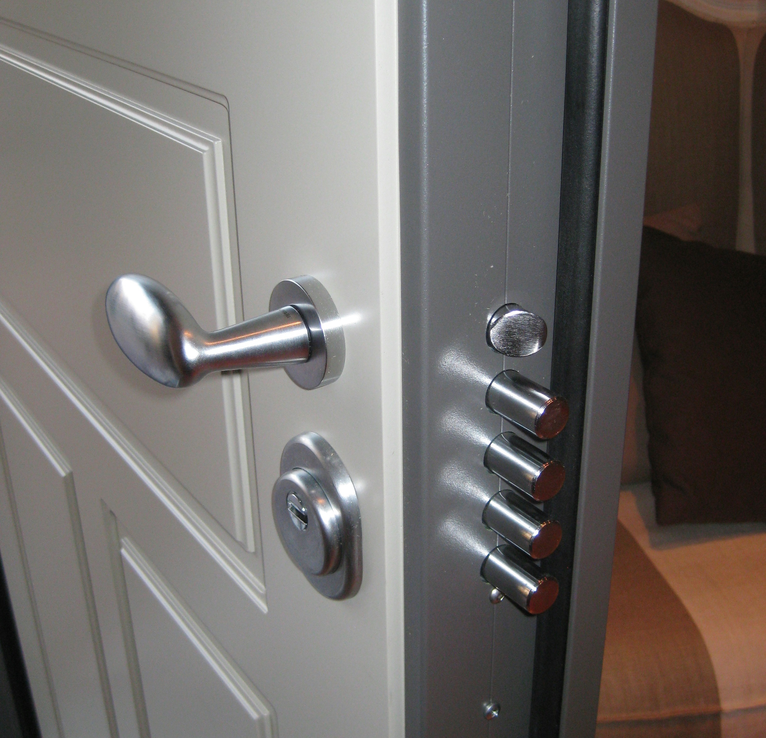 Двери сейф установка и фото, как выбрать подобные входные дверные блоки для квартиры