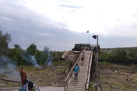 Саперы разминировали территорию возле моста в Станице Луганской(освежено)