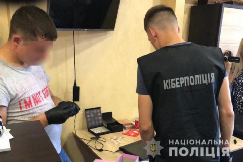 Киберполиция застопорила группу грабителей, какие похитили 1,5 млн гривен с банковских счетов украинцев