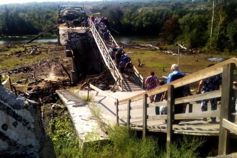 Украинская палестины застопорила демонтаж конструкций возле моста в Станице Луганской