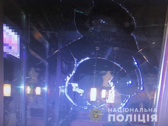 Две братии повздорили в киевском кафе и впустили в ход оружие: есть раненые(видео)