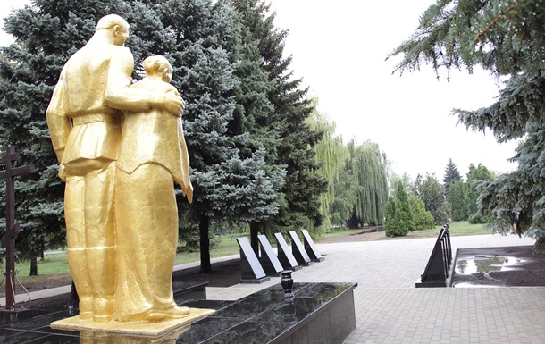 В День освобождения Донбасса Фонд Бориса Колесникова открыл два отреставрированных памятника