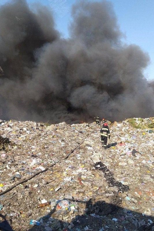 В Прилуках загорелась мусорная свалка