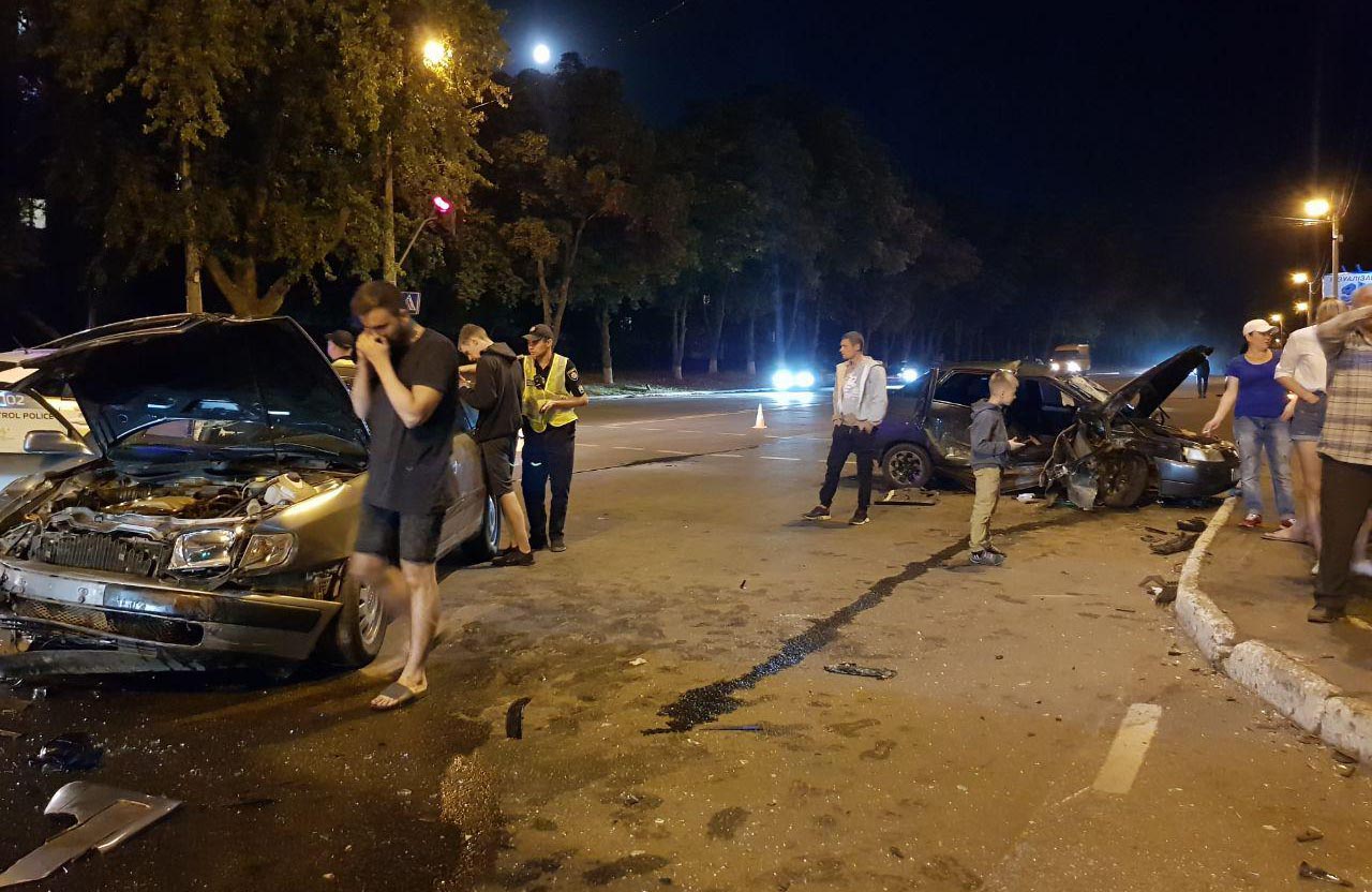 Вісті з Полтави - ДТП на перехресті вулиць Мазепи та Великотирнівської — трьох постраждалих забросили до лікарні