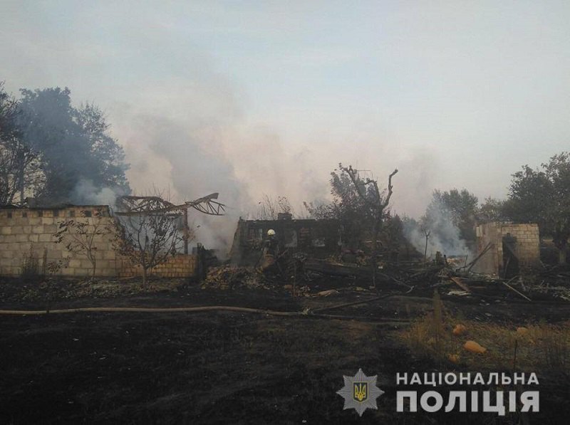 Три дома, пять автомобилей, три гаража и трактор сгорели из-за сжигания травы в Вышгородском районе