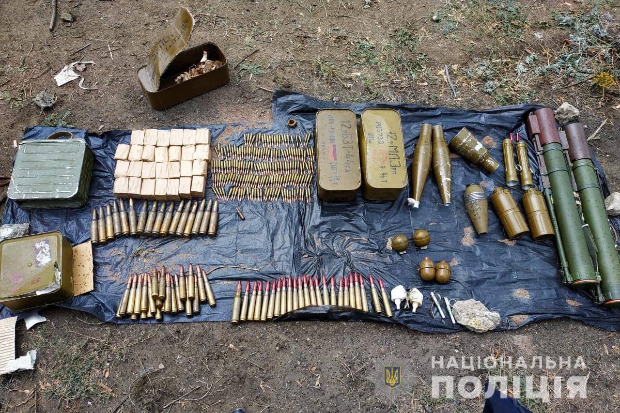 Возле забытой шахты в Луганской области вскрыли схрон с боеприпасами