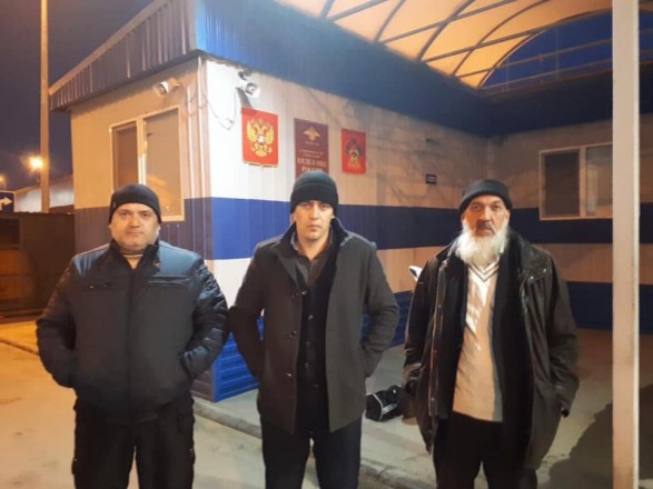 Русские силовики на несколько часов задержали трех крымских татар